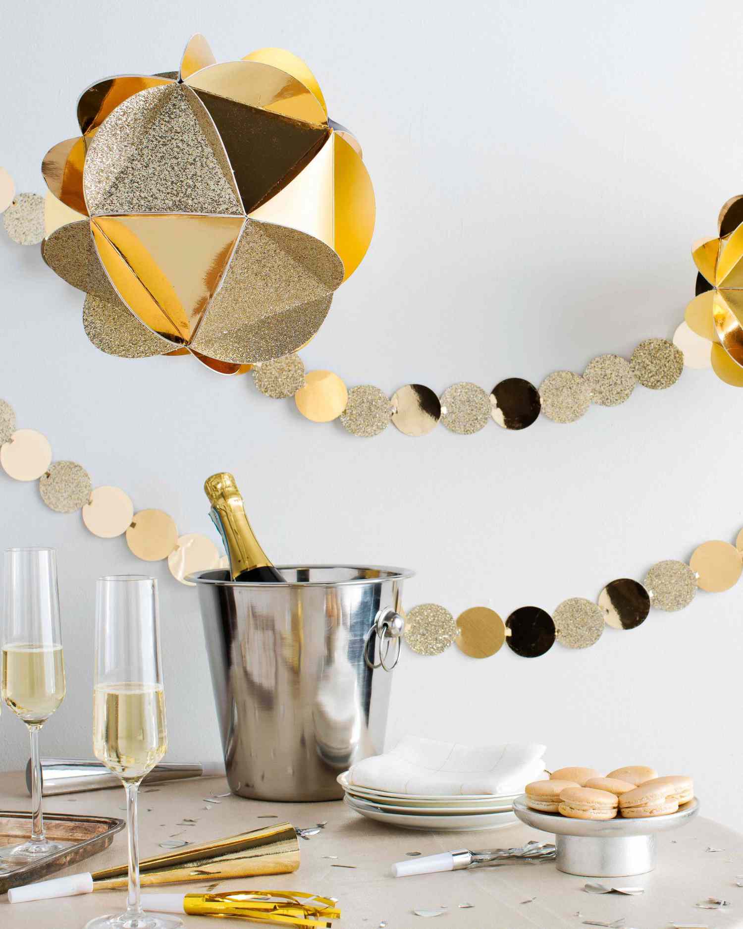 Champagne Ball with Setting