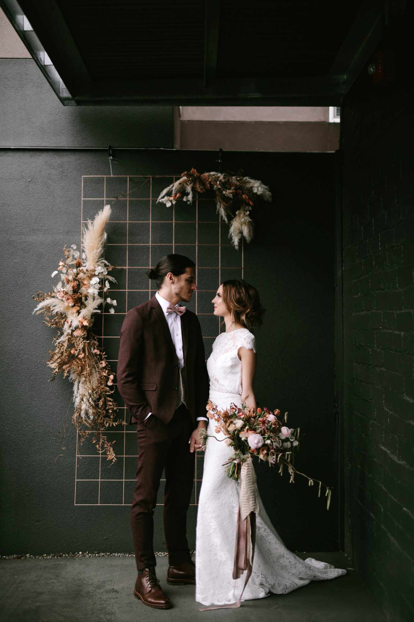 bouquet wraps couple flowers