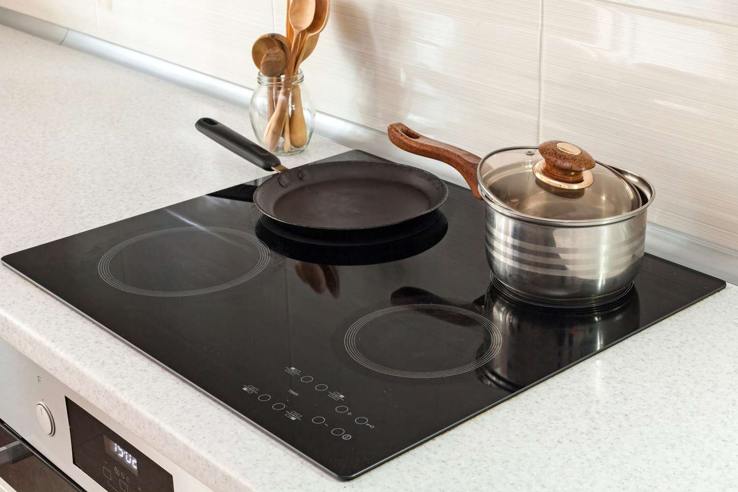 electric stove with saucepan