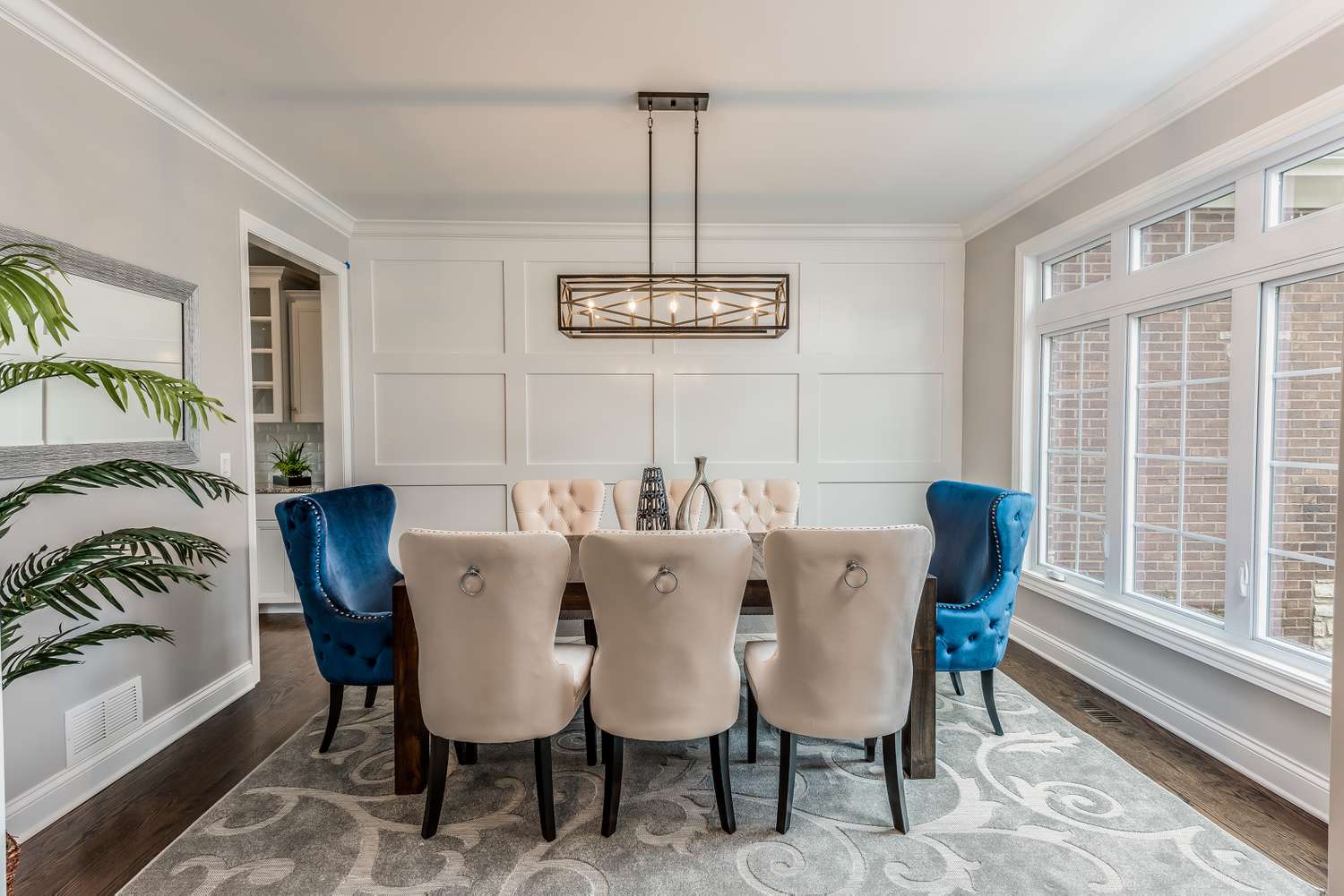 Focal lighting in dining room