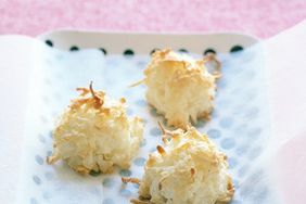 a100668_macaroons_1106.jpg