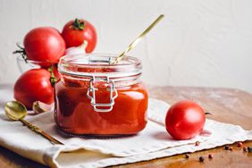 tomato sauce in jar