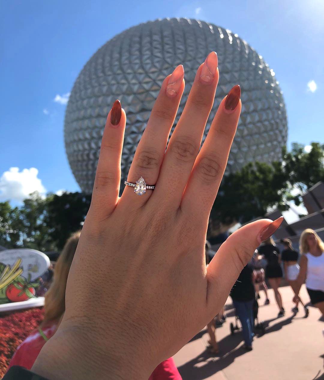 engagement ring selfie epcot at walt disney world