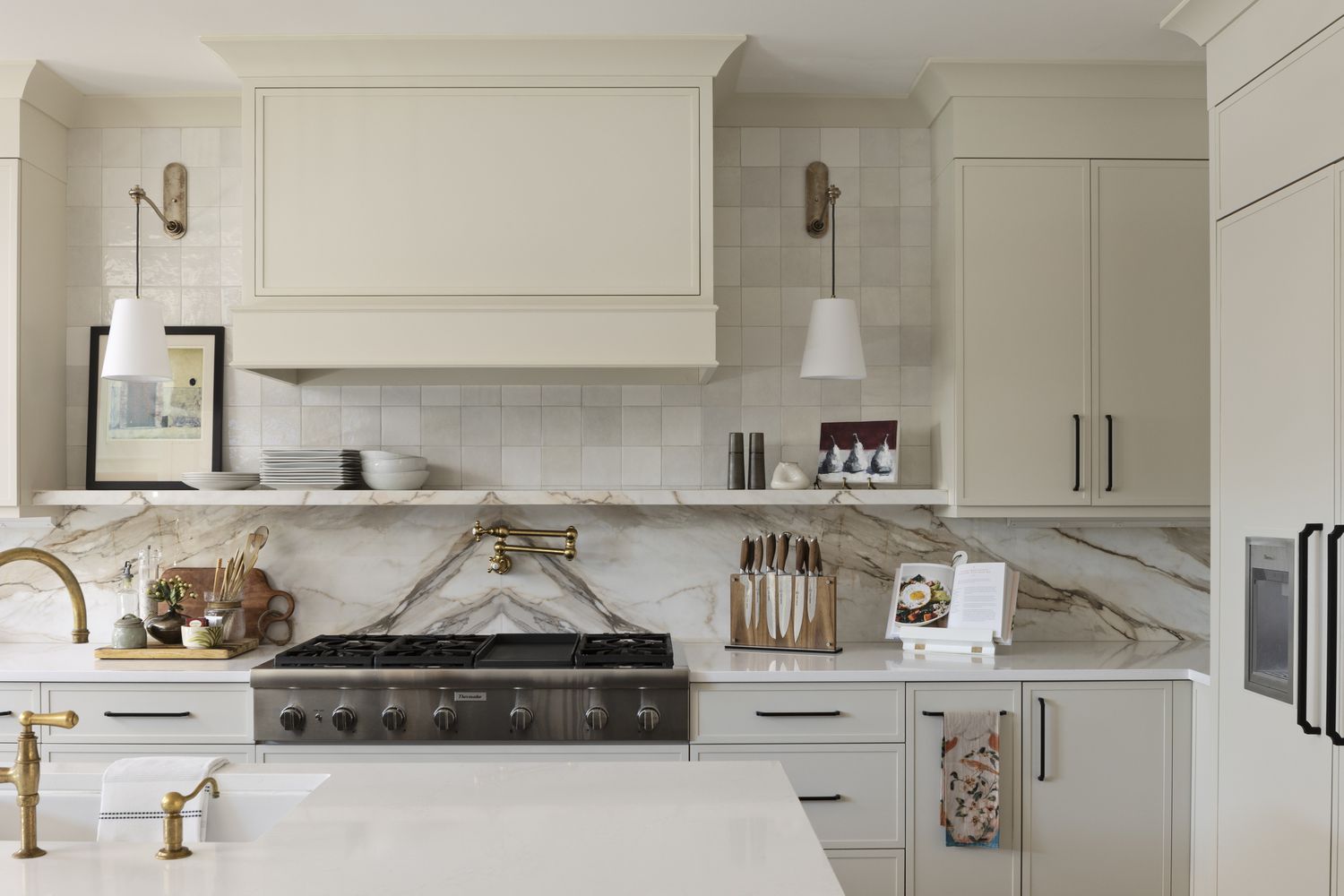 Kitchen with marble backsplash