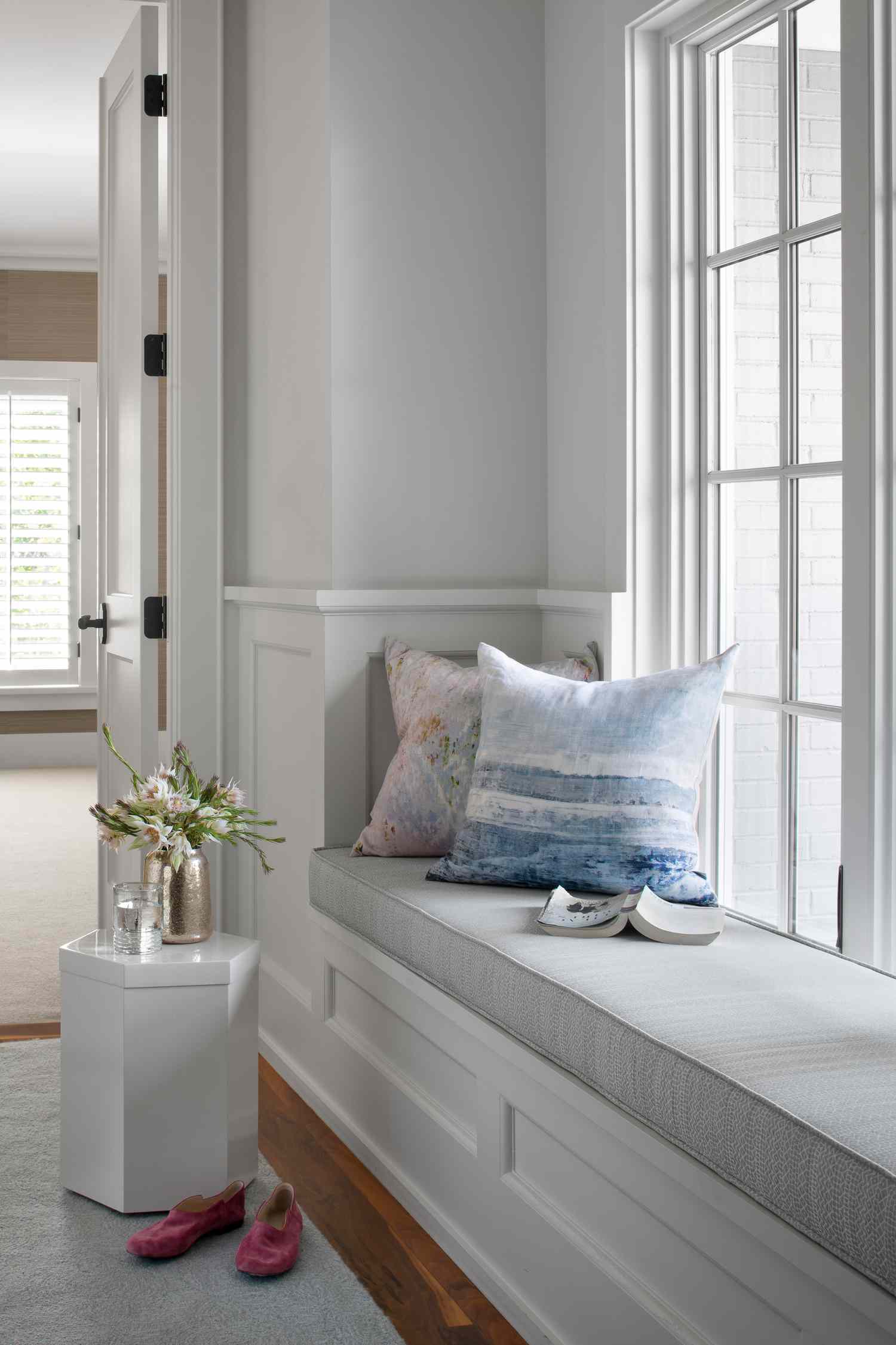 waintscoting around window seat