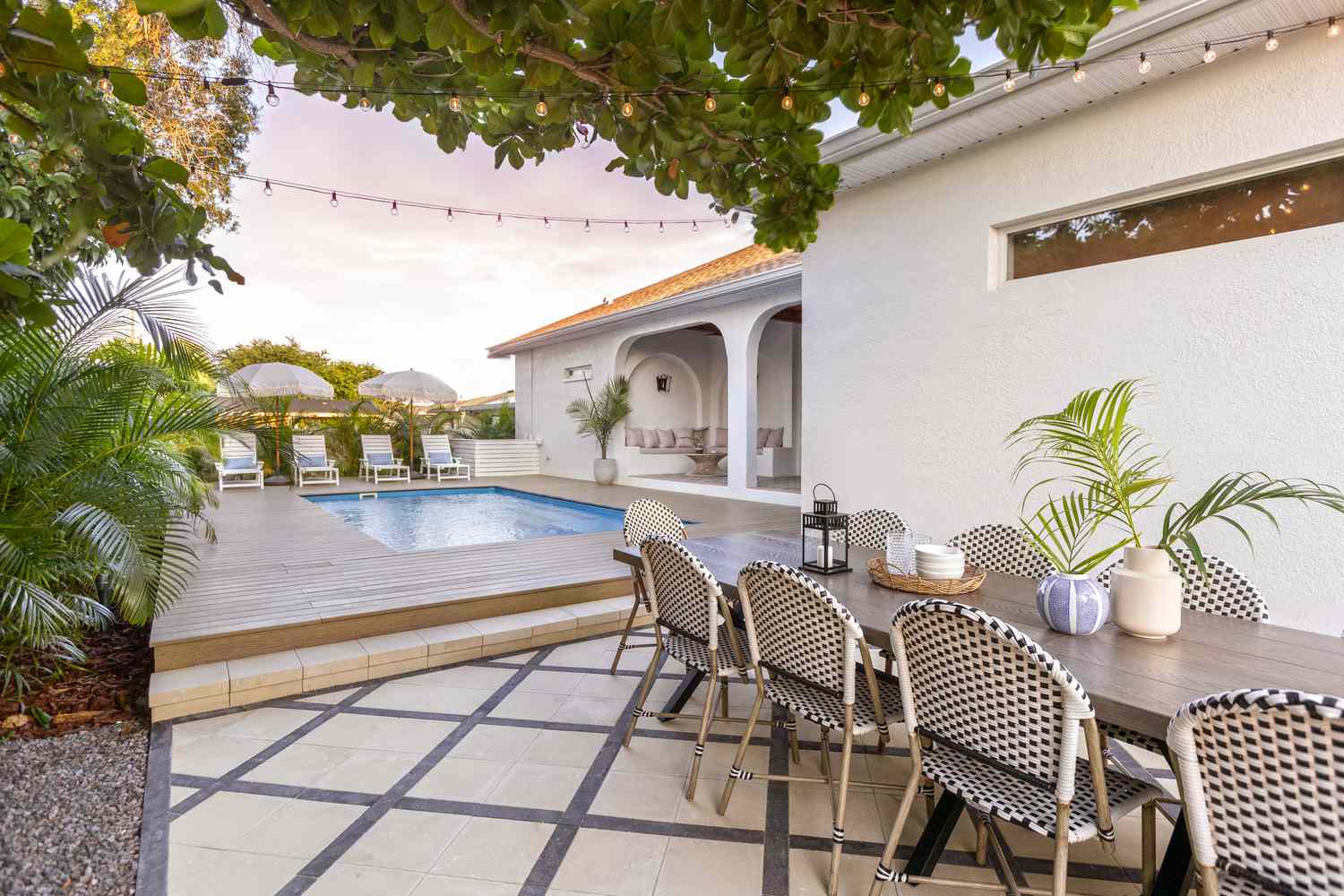 contrasting paver patio