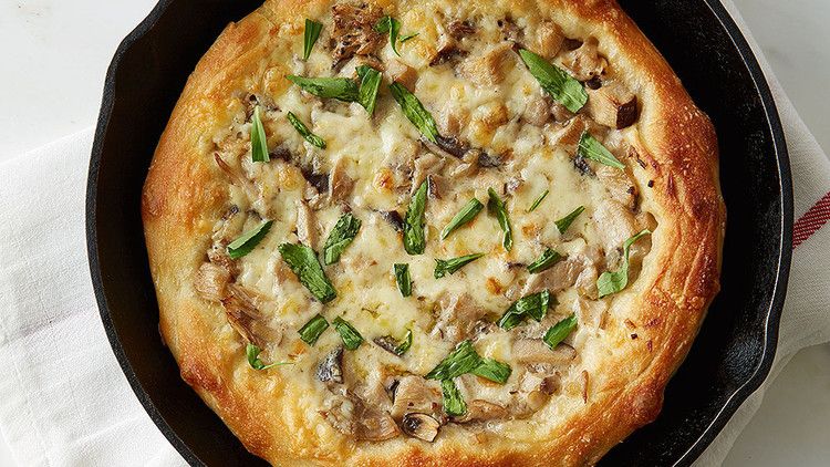 wild-mushroom-skillet-pizza-476-d112925.jpg
