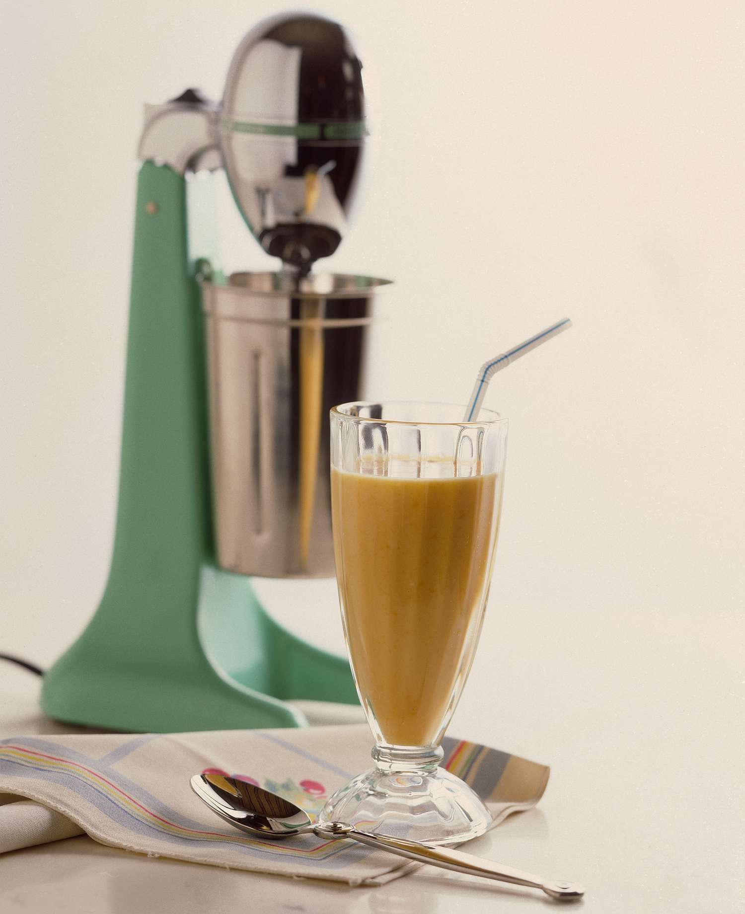 Banana shake with mixer