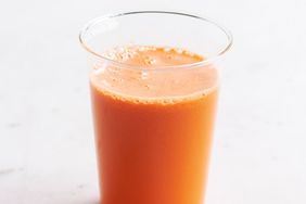 carrot-apple-juice-146-ld111042-0514.jpg