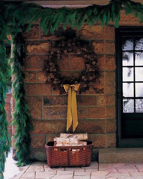 ml812t06_1298_porch_wreath.jpg