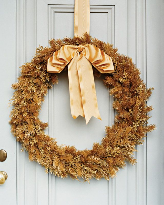 mla103805_1208_goldwreath.jpg