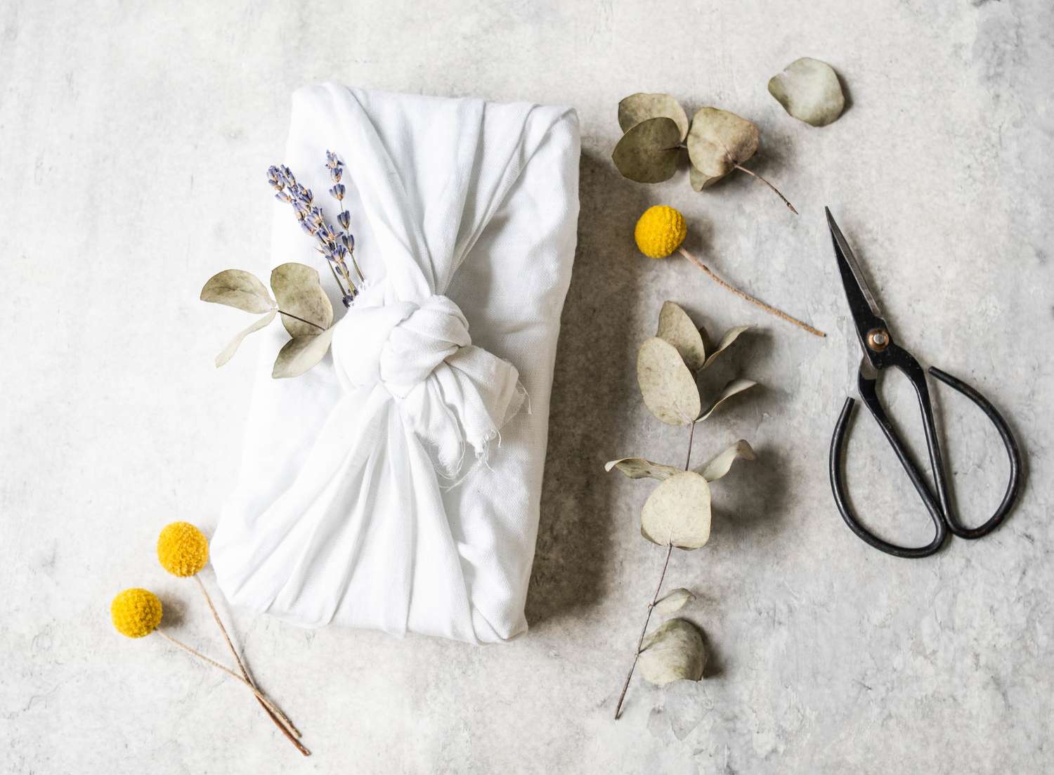 reusable sustainable gift wrapping