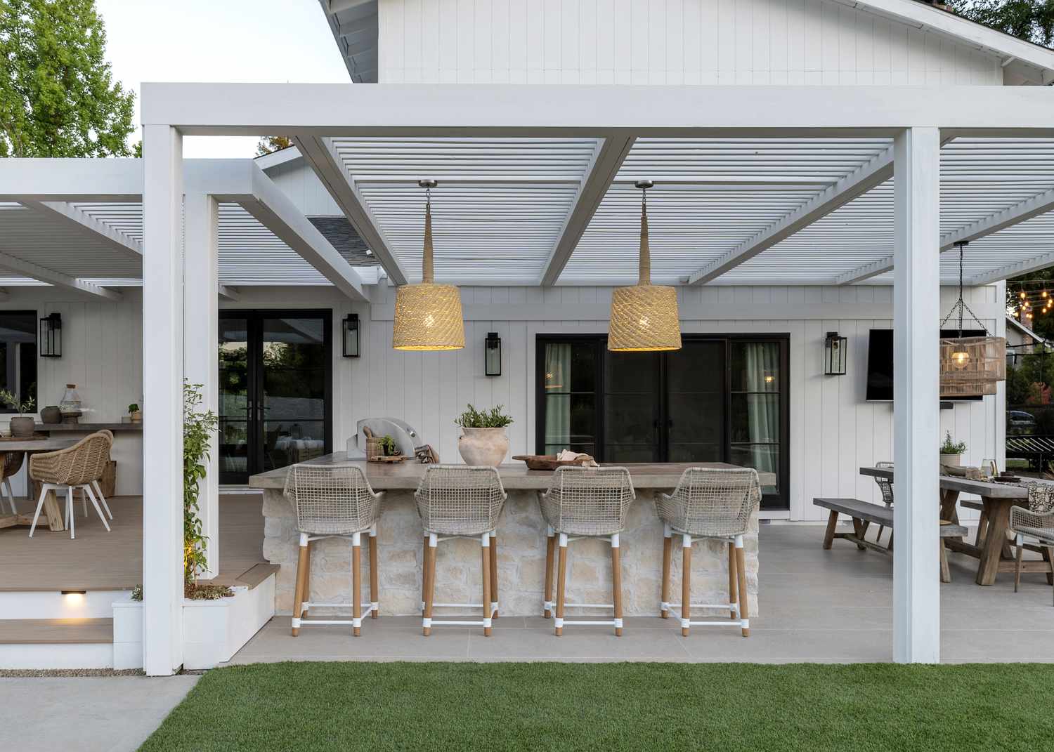 outdoor hanging light fixture