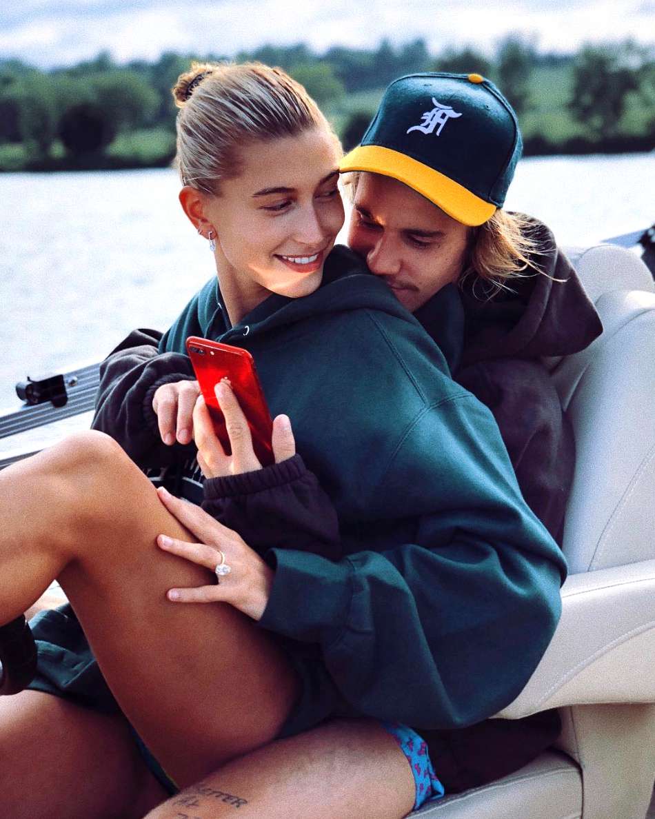 hailey baldwin and justin bieber engagement ring
