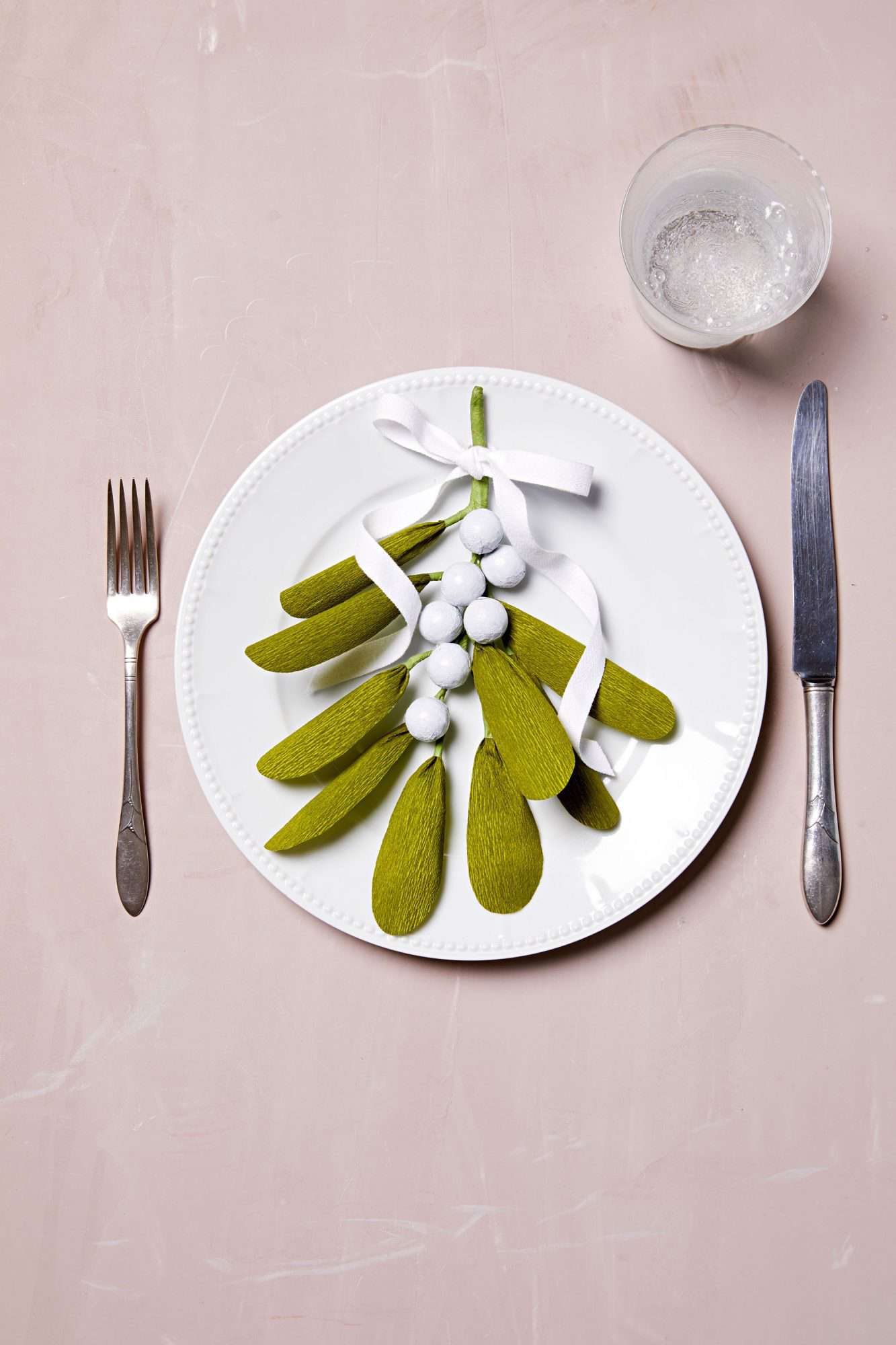 leaf motif table setting