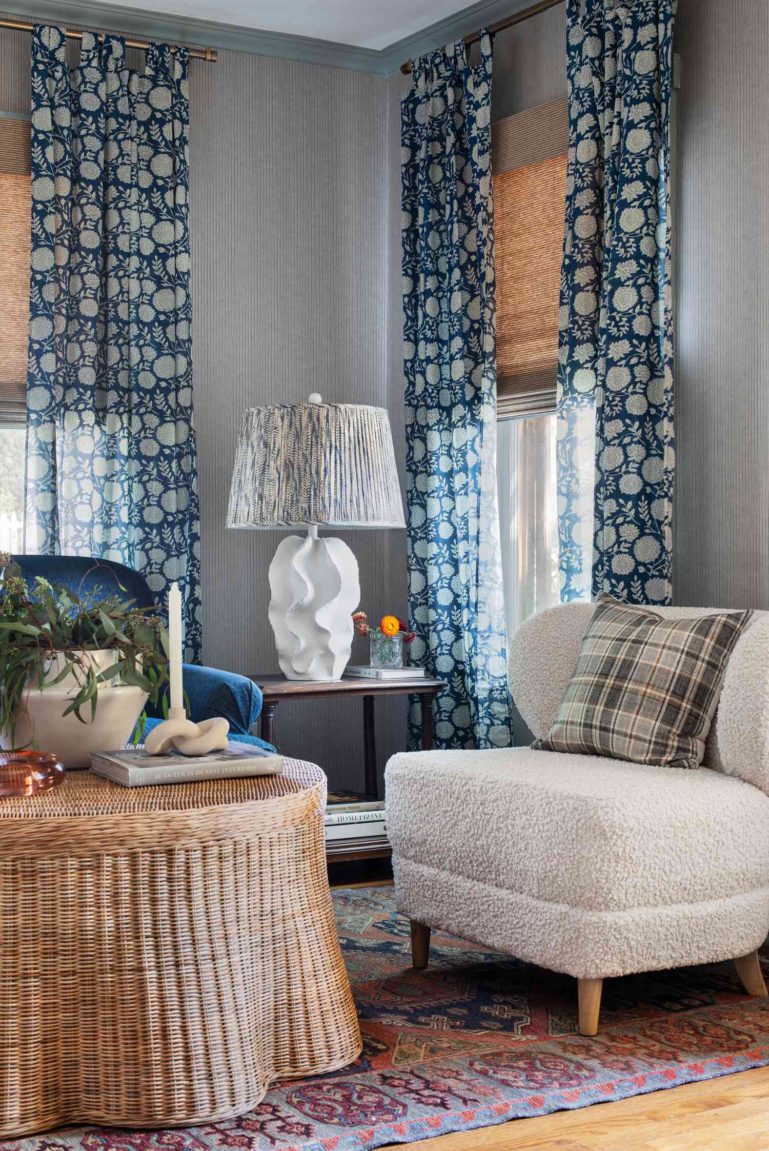 Living room decorated with pattern drenching