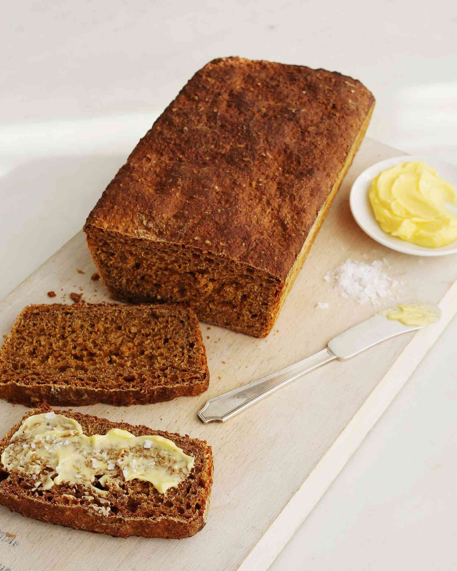irish-brown-bread-102935766.jpg