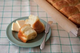 parker-house-rolls-mb2009-0684-d106317.jpg