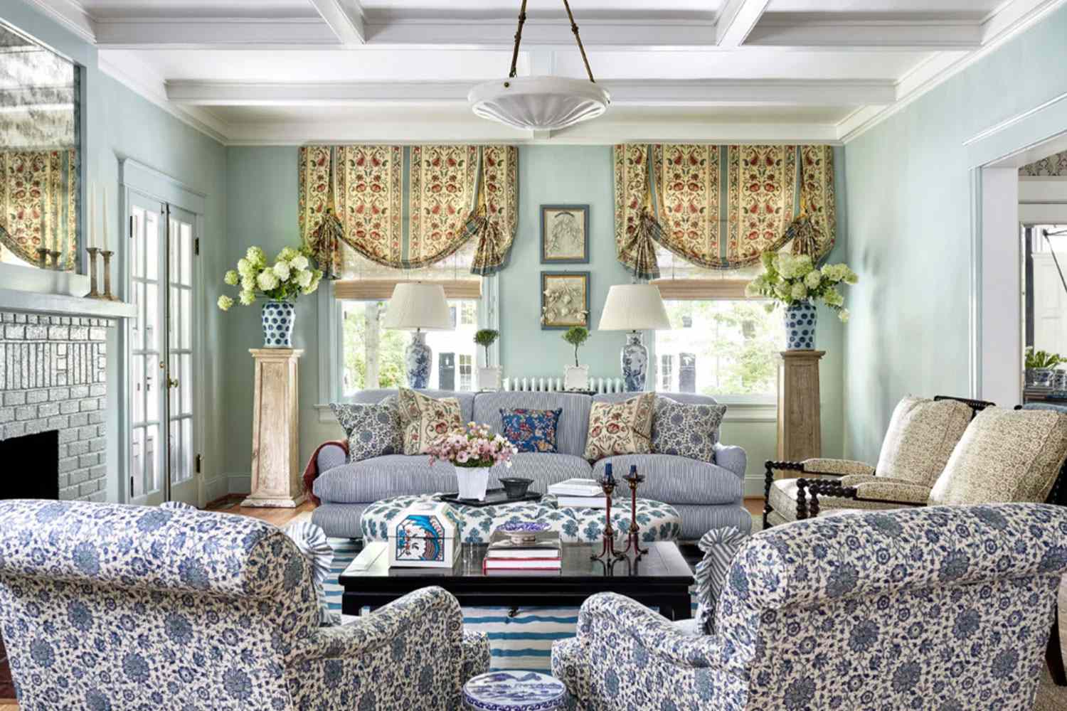 Living decorated with pattern drenching