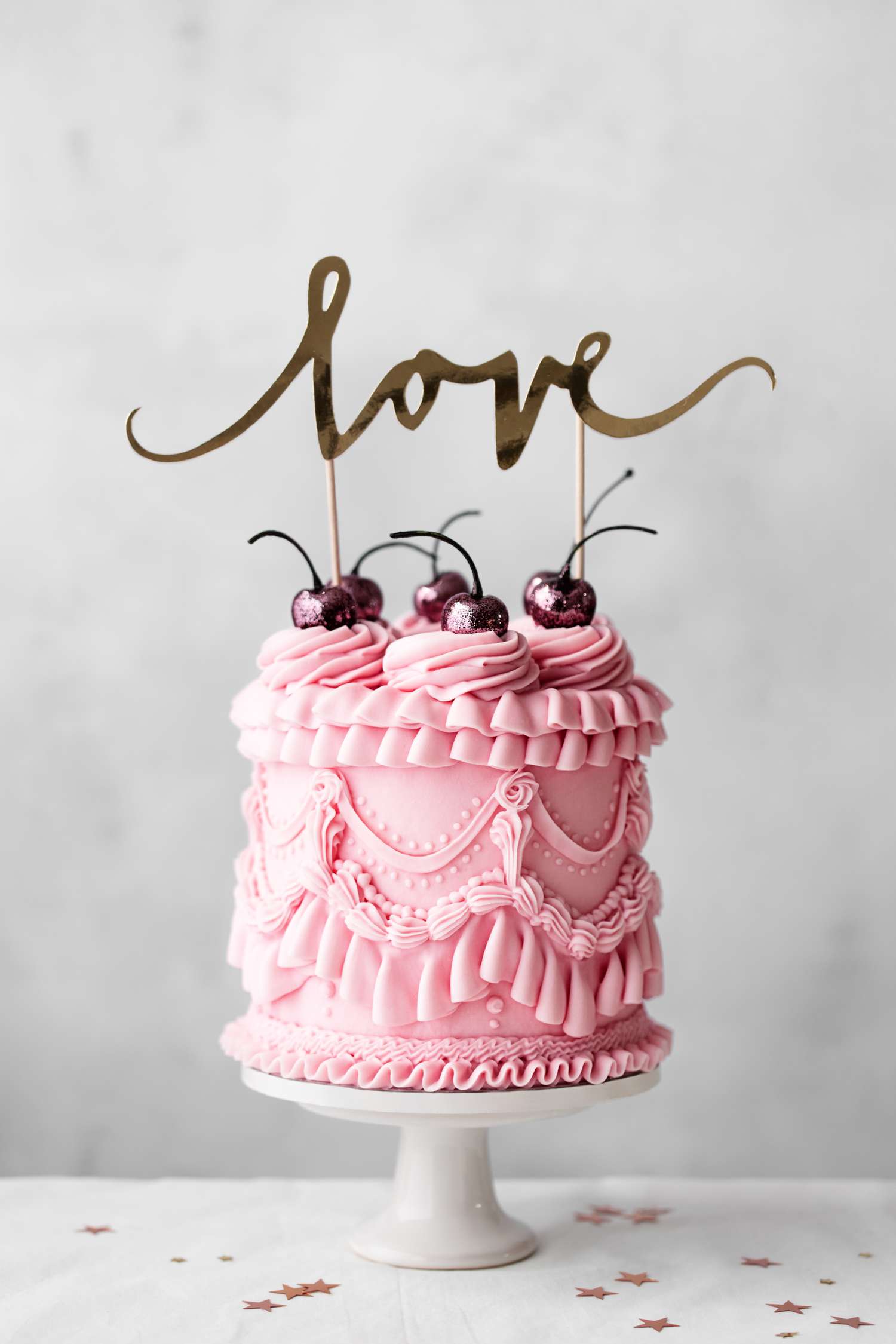 A pink wedding cake with old-fashioned lambeth piping
