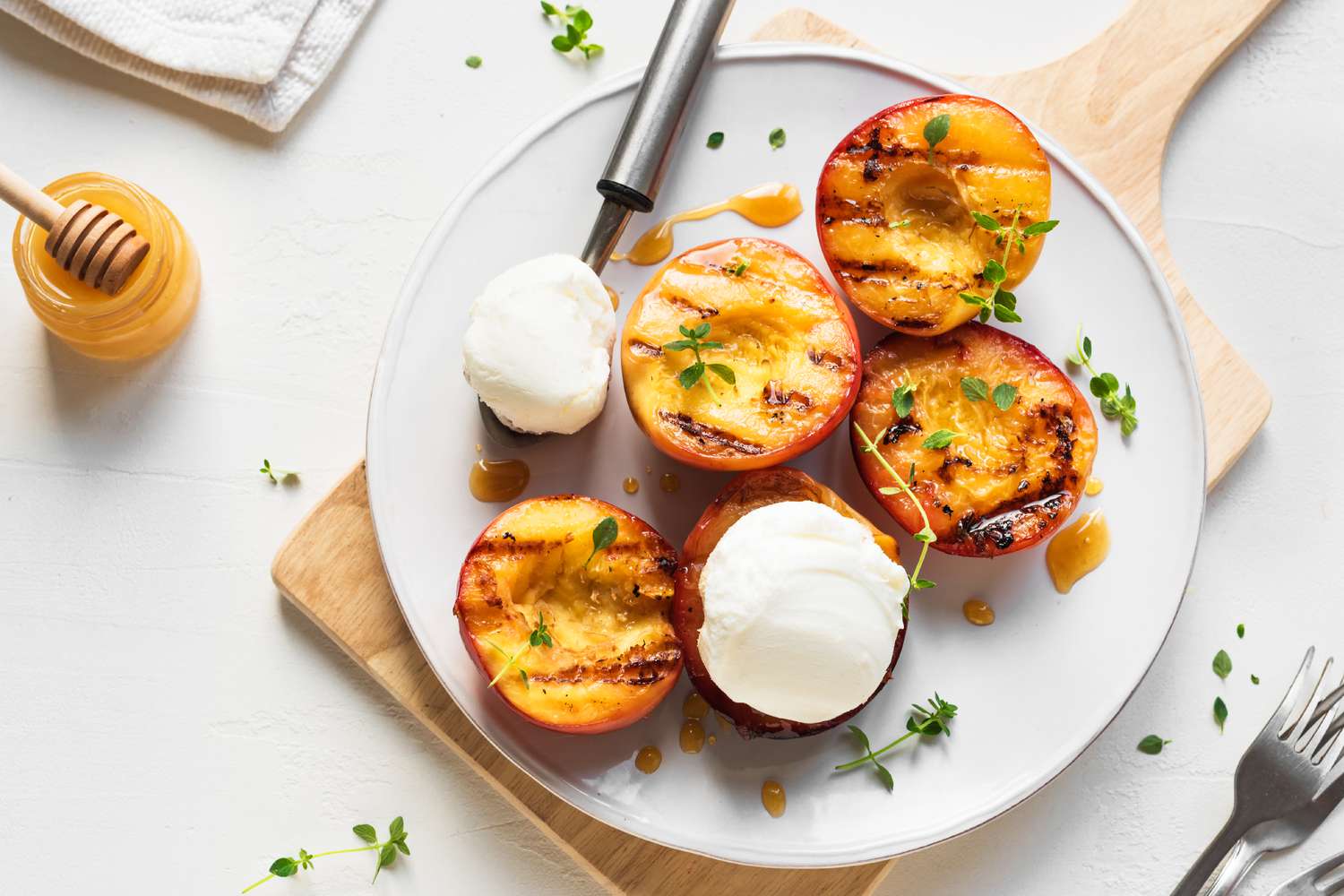 Grilled Peaches with Ice Cream