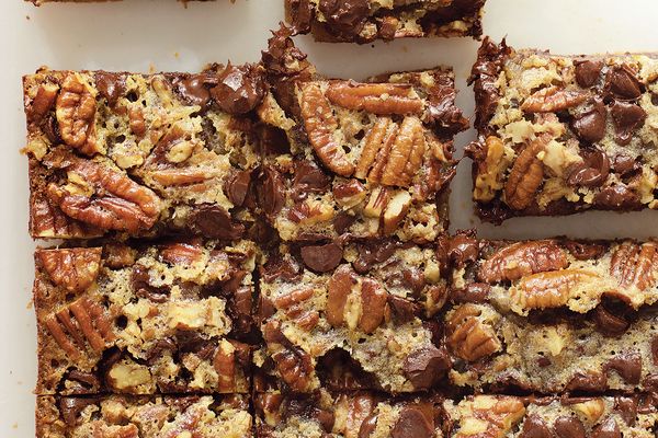 chocolate-pecan-pie-bars-0306-med101894.jpg