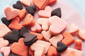 pink-heart-sandwich-cookies-mld109724.jpg