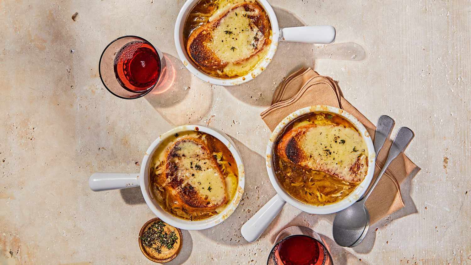 french onion soup served with cheesy bread
