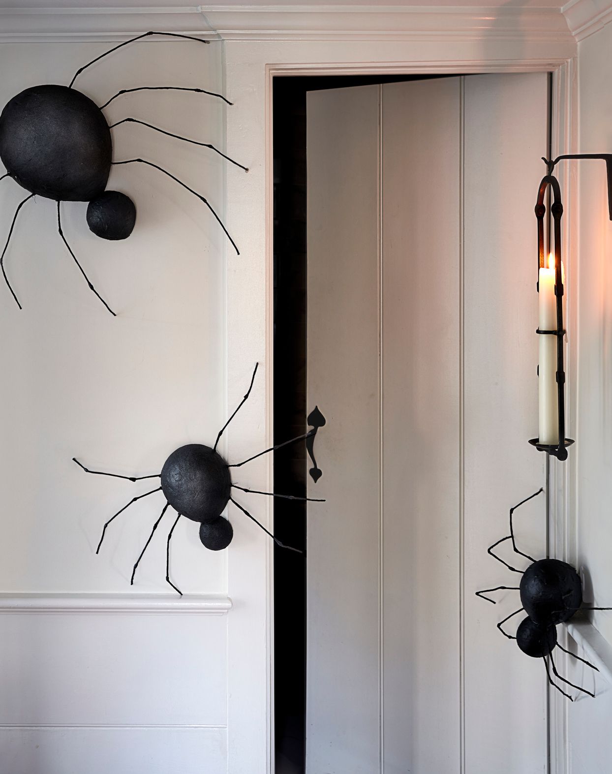 night crawlers spider wall decor