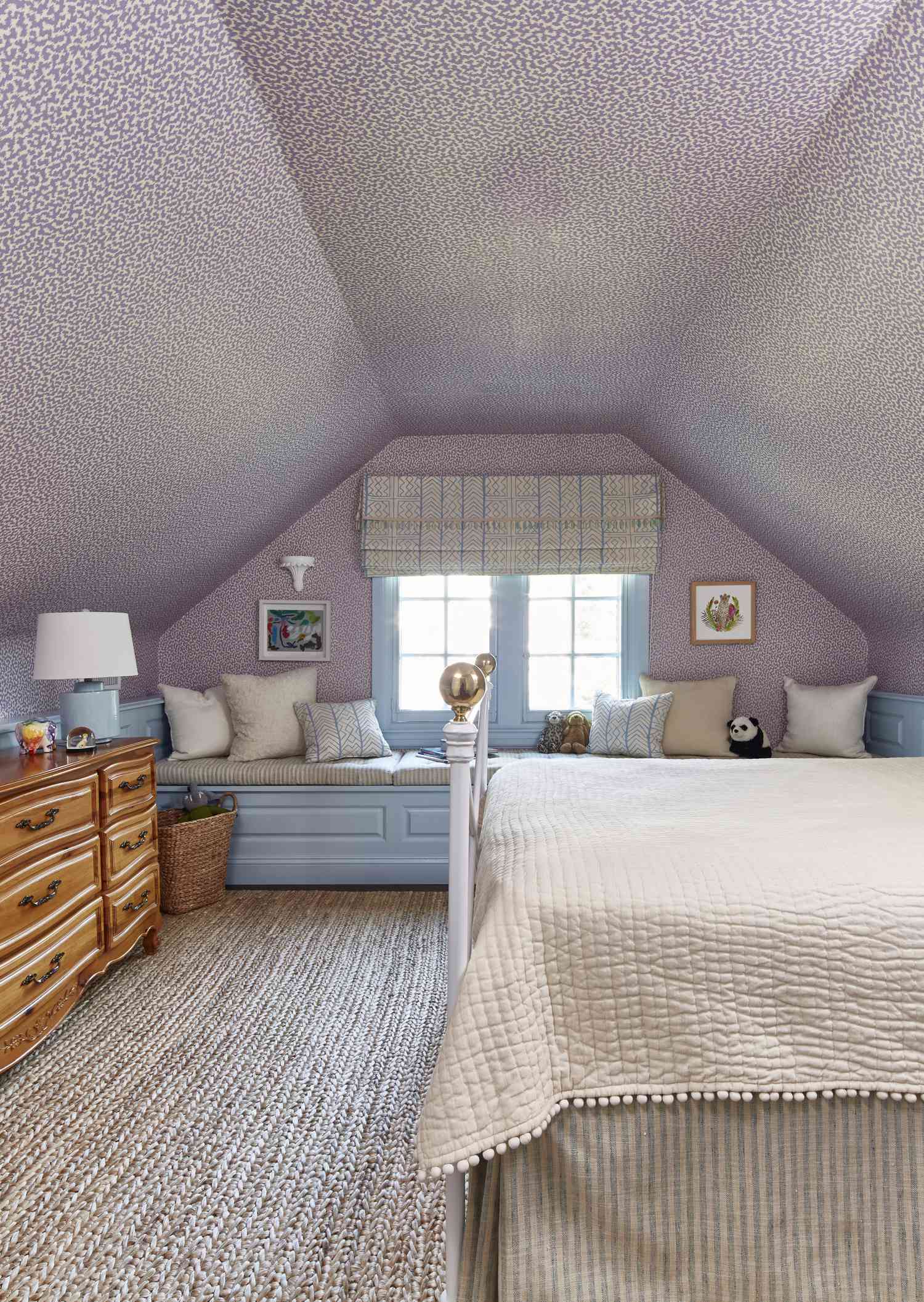 Small Dainty Bedroom 