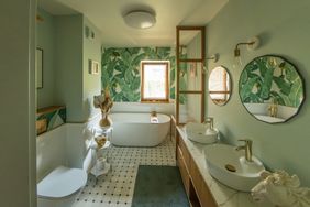 Green bathroom design 