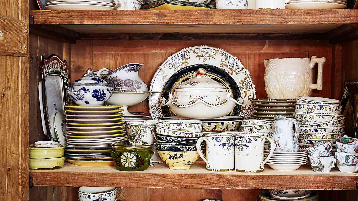 collecting antique transferware and Italian majolica