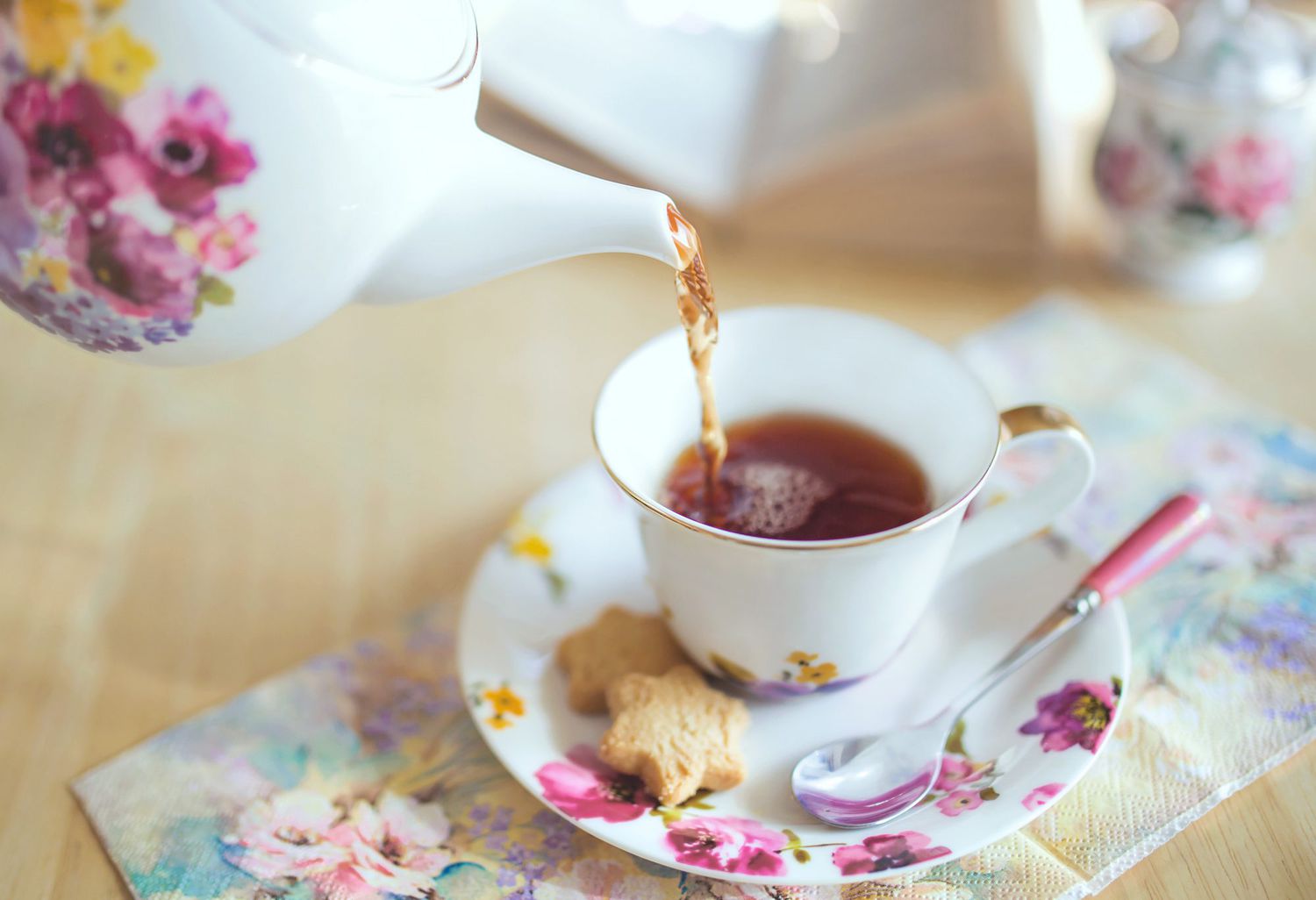 pouring tea in tea cup