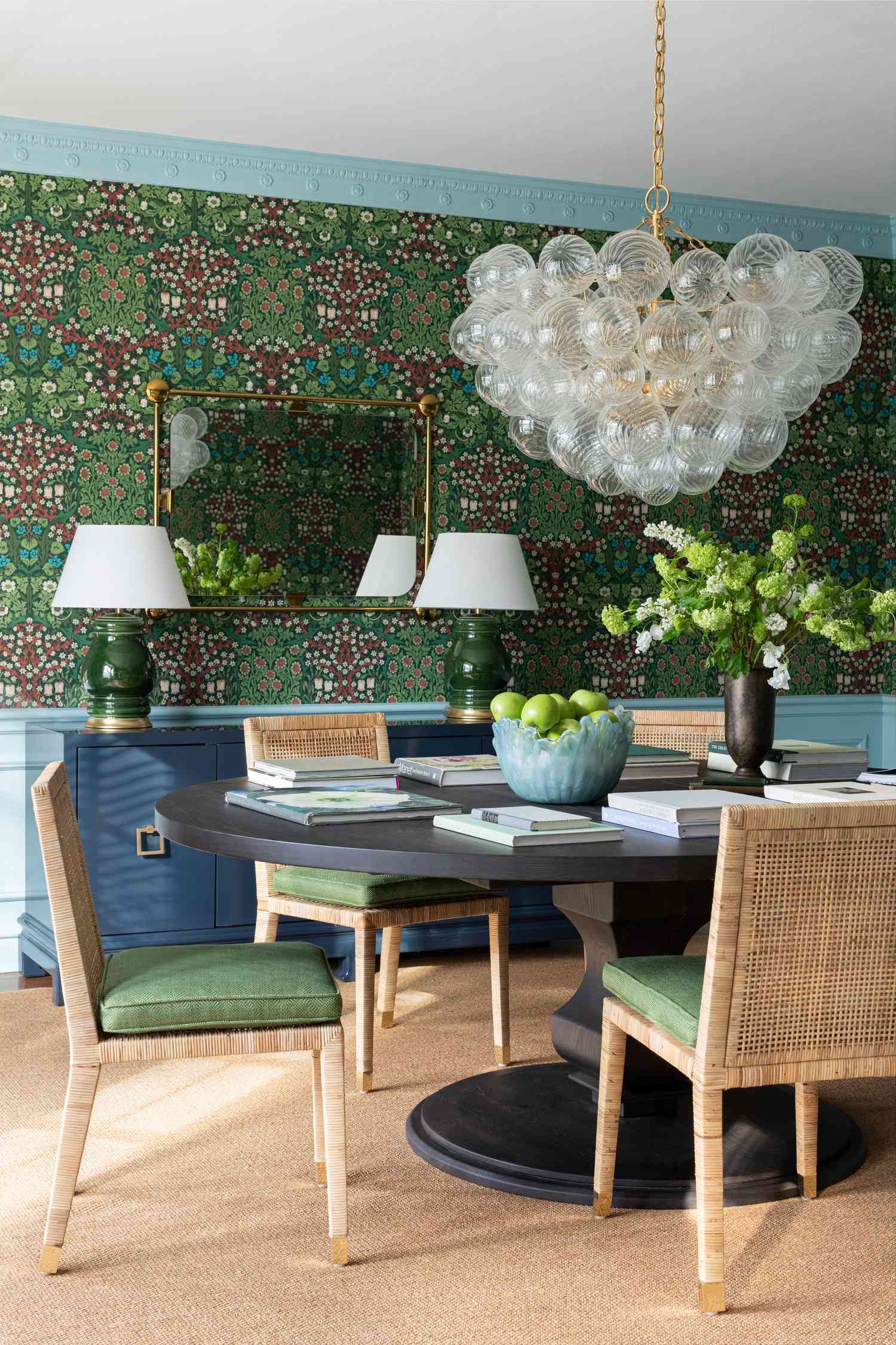 contrasted crown molding