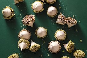 meringue-acorns-001-hl-mld110178.jpg