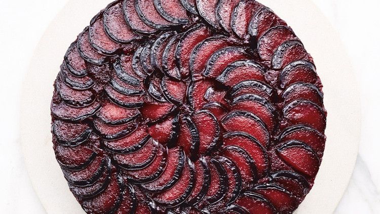 plum cake with knife