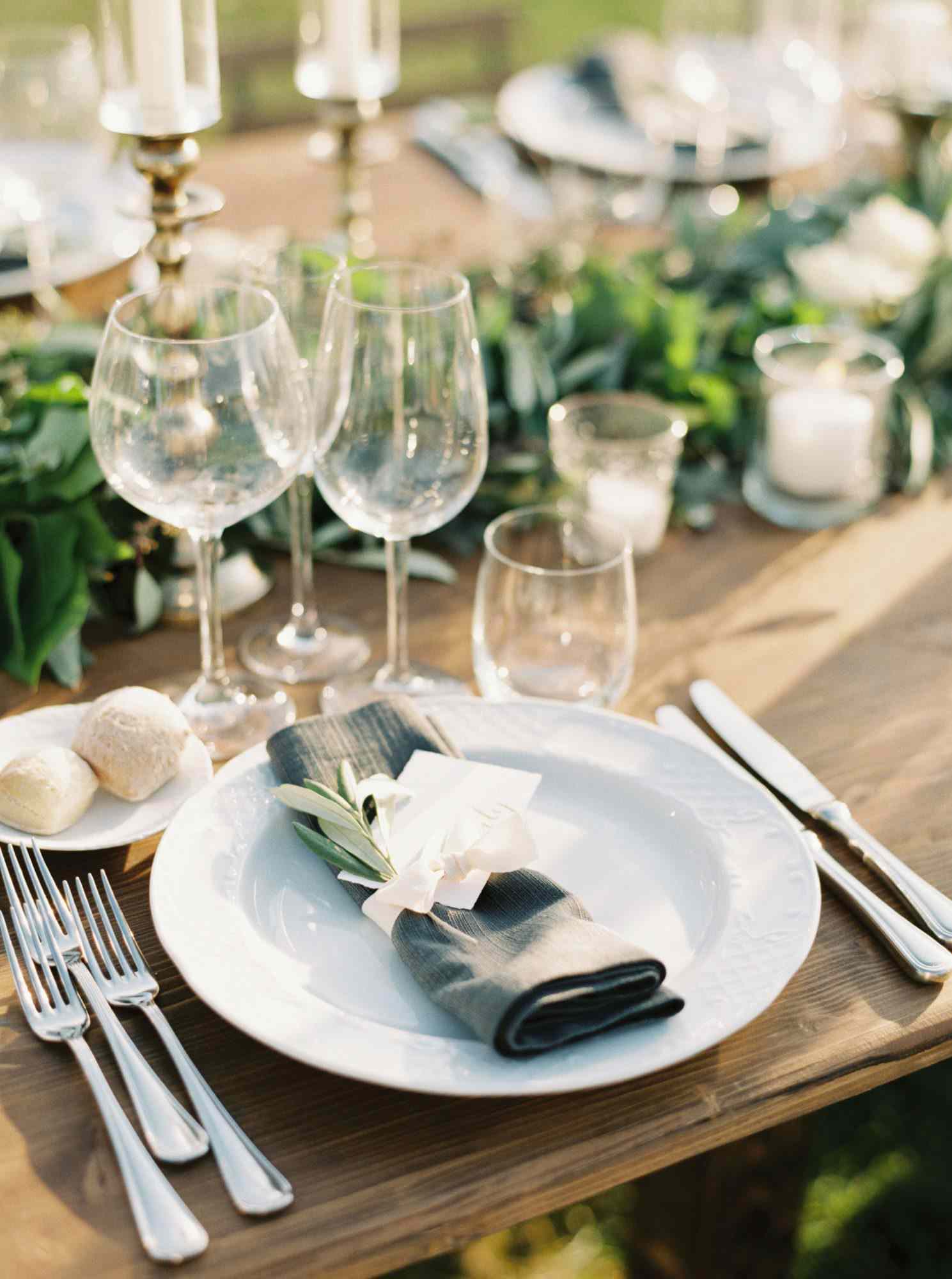 leila joel wedding place setting