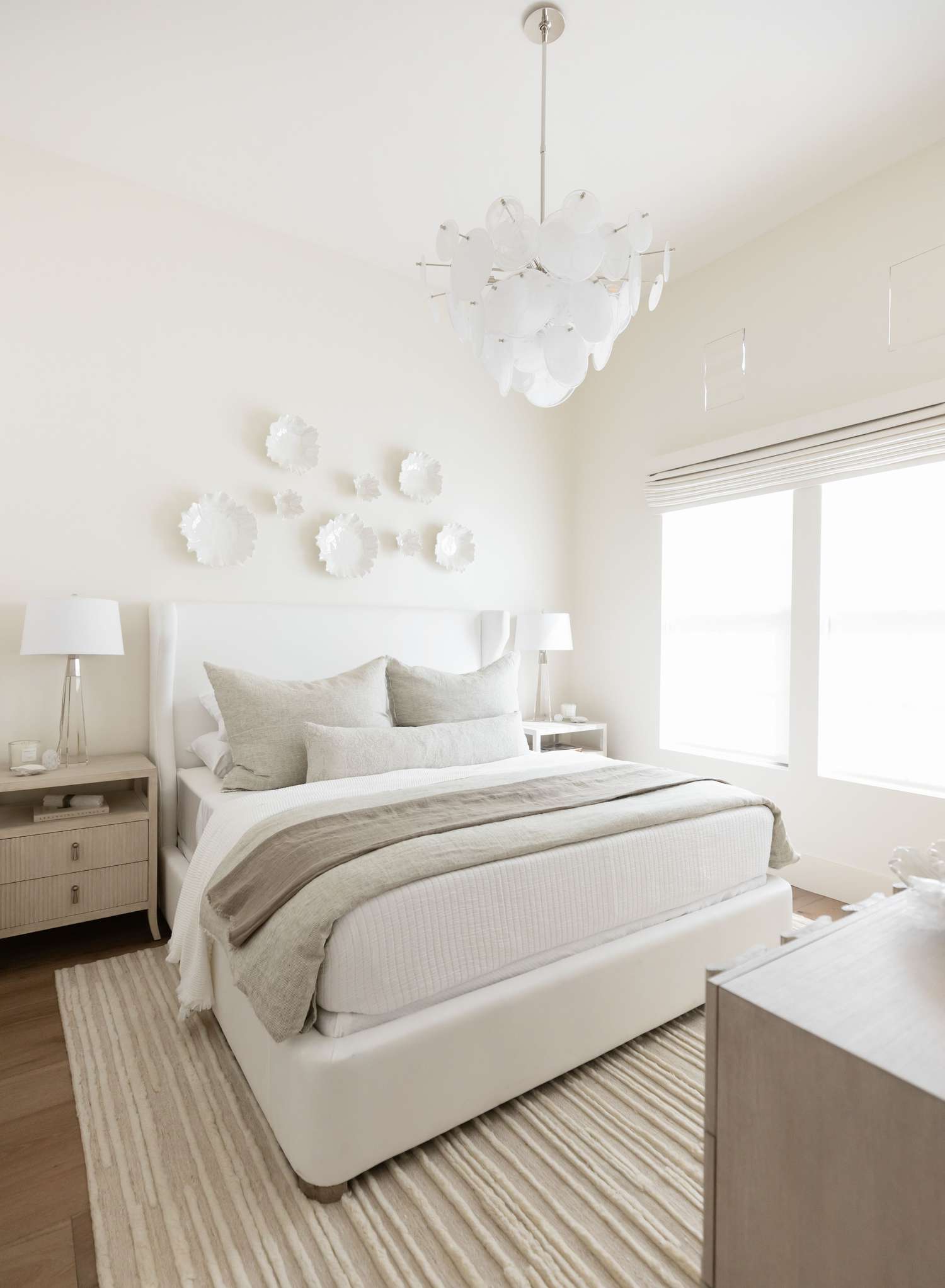 A neutral bedroom with a cream rug with raised stripes