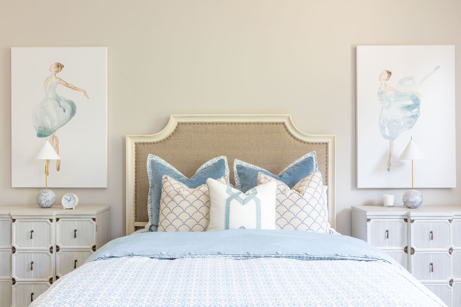 Small bedroom with ballerina accent