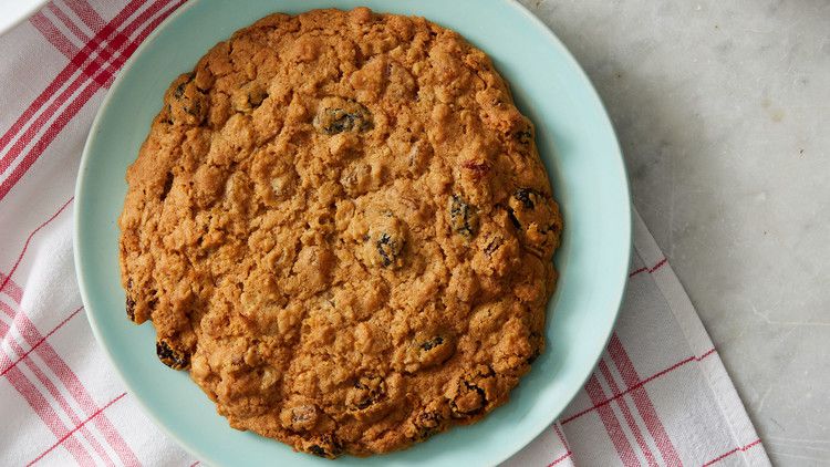 oatmeal raisin cookie