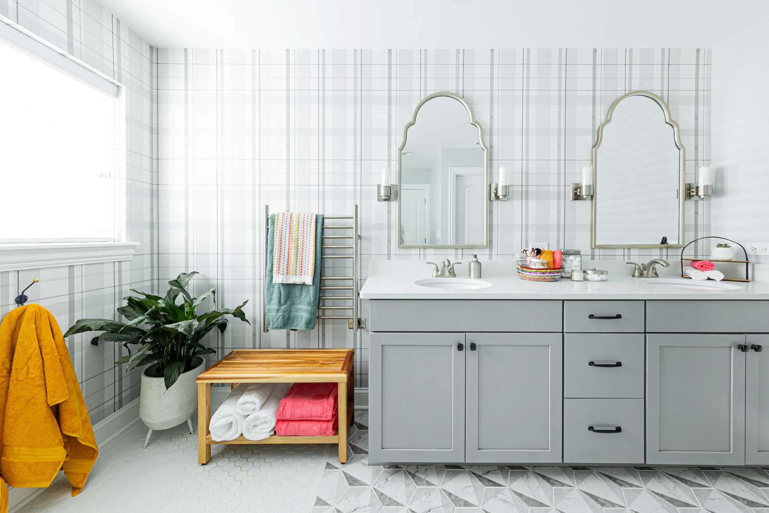 plaid wallpaper in the bathroom