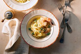 shrimp alfredo with fettuccine
