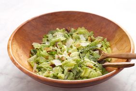 martha-stewart-cooking-school-caesar-salad-am-0009-d110633-20130923.jpg