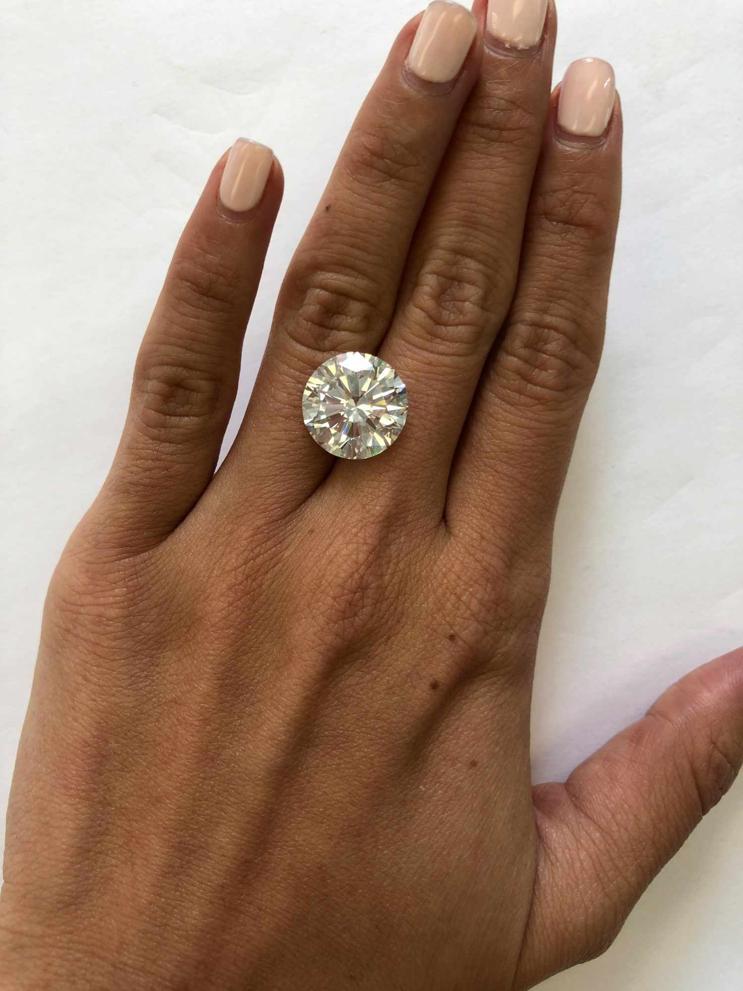 hand with 9 carat diamond