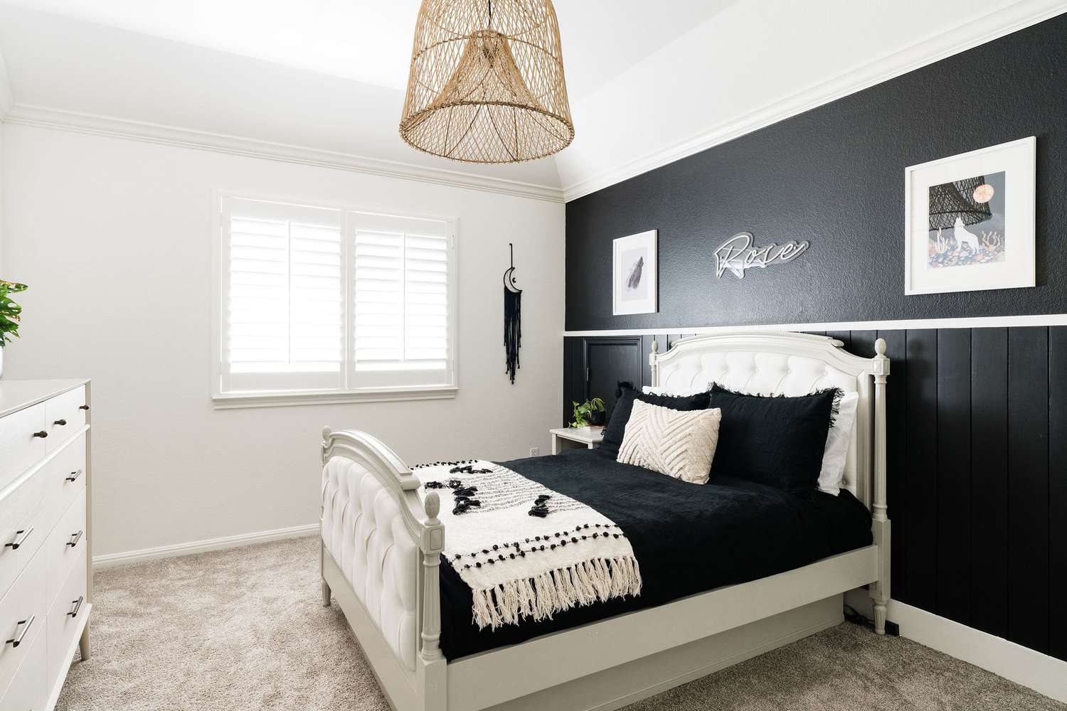 black accent wall bedroom 