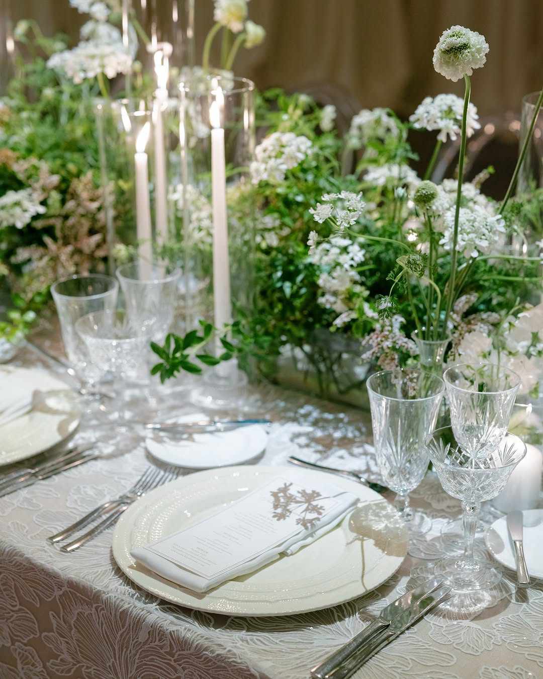 wildflower table setting
