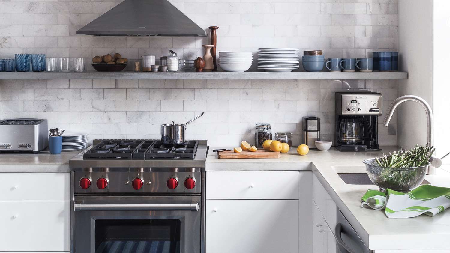 kitchen-appliances-029-d111797_horiz