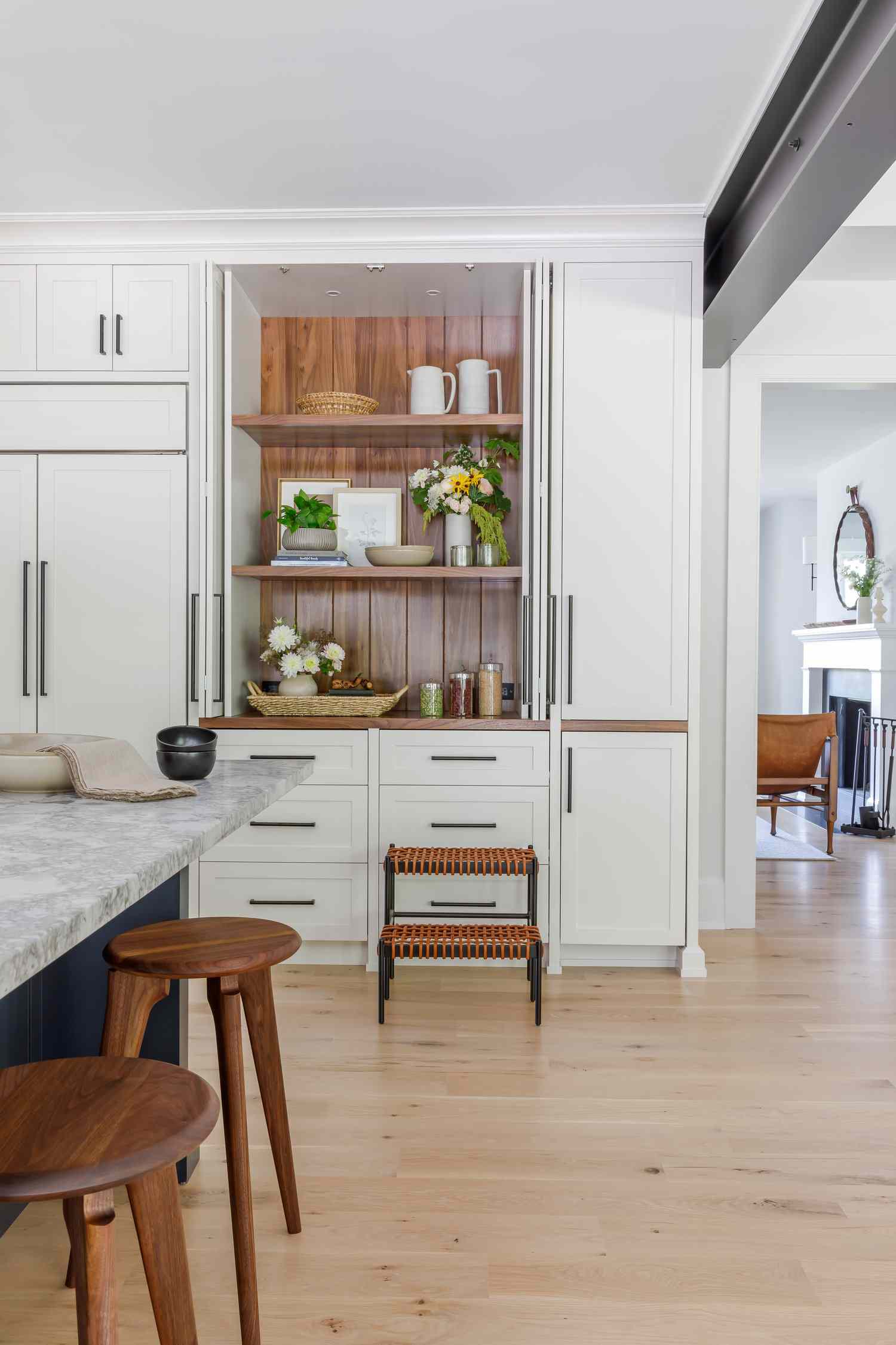 Living room with white cabinets and wood details