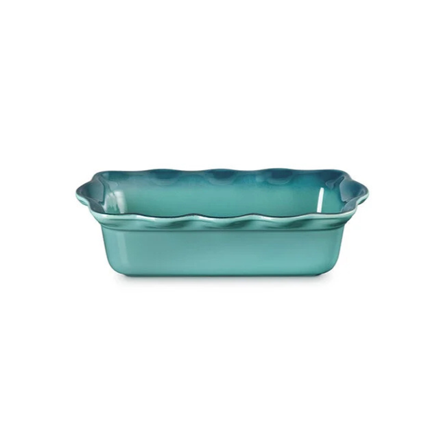Rectangular ceramic baking dish with scalloped edges