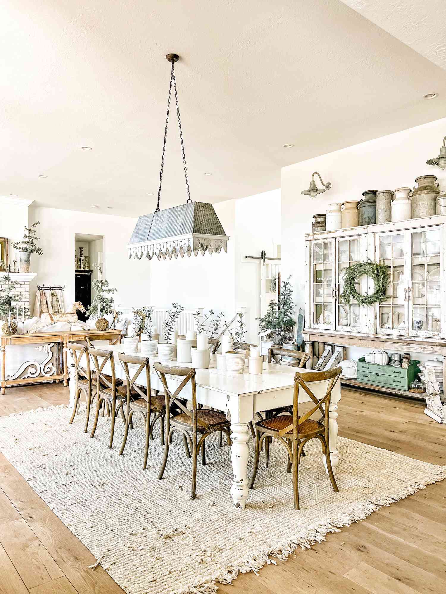 Shabby Chic dining room with painted table
